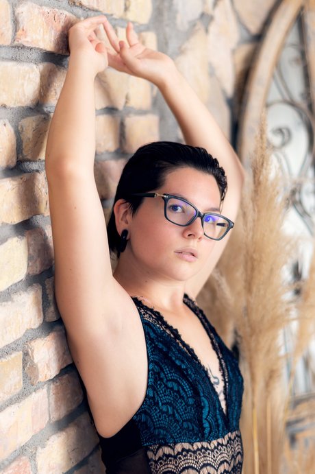 Lotti N bonita estrella porno galerías