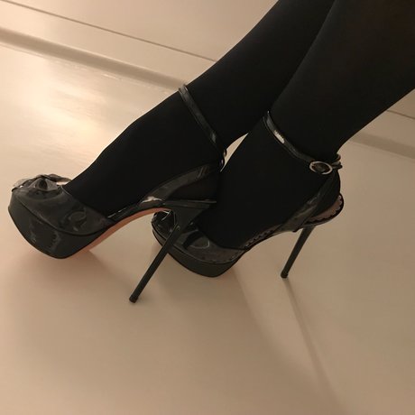 Rita Faltoyano haut étoile galerie