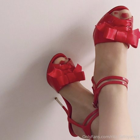 Rita Faltoyano modelo desnudos imagen