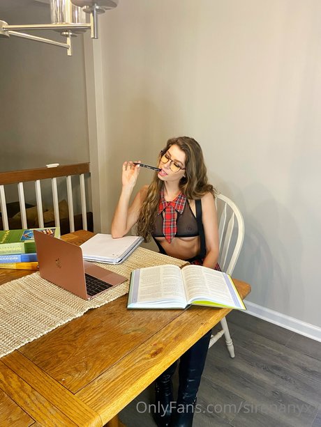 Sirena Nyx modèle hd photo