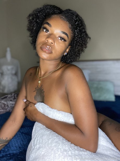 She go nude actress gallery