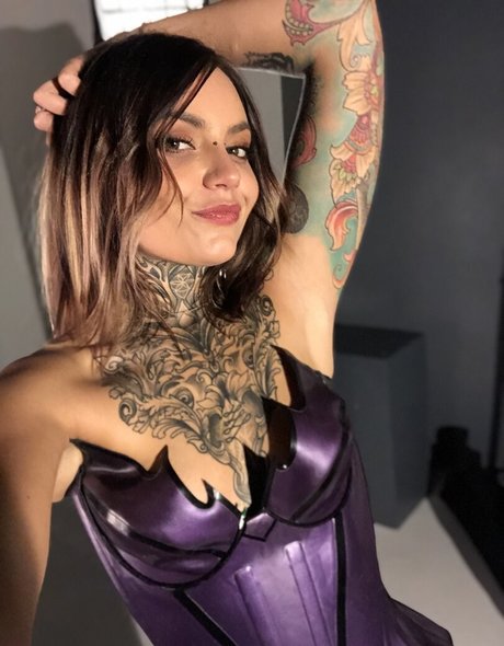 Nikky French star du porno xxx des photos