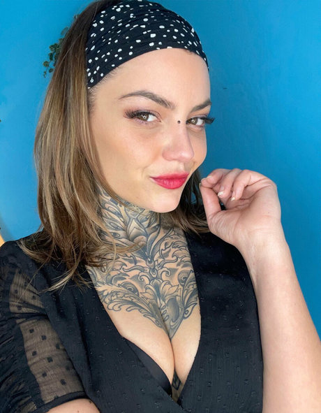 Nikky French estrella de alta calidad galería