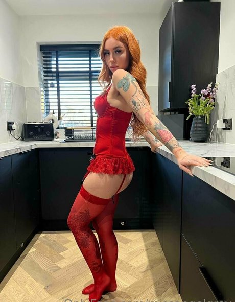 Angel Grey_ étoile nue image