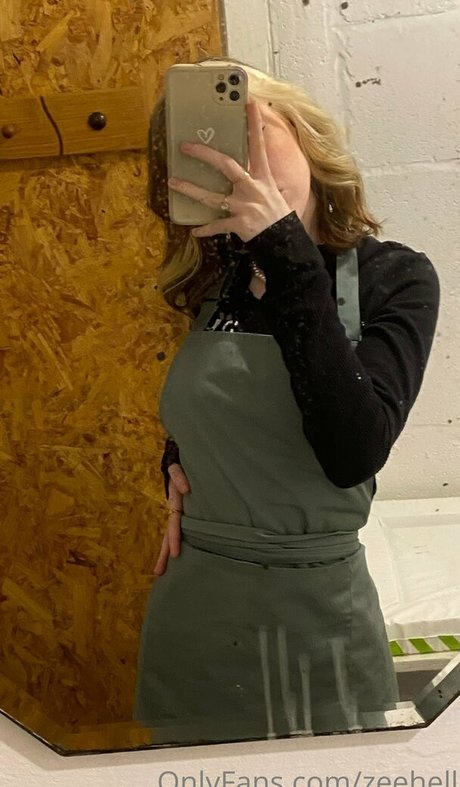 ZeeHell actrice de nus des photos