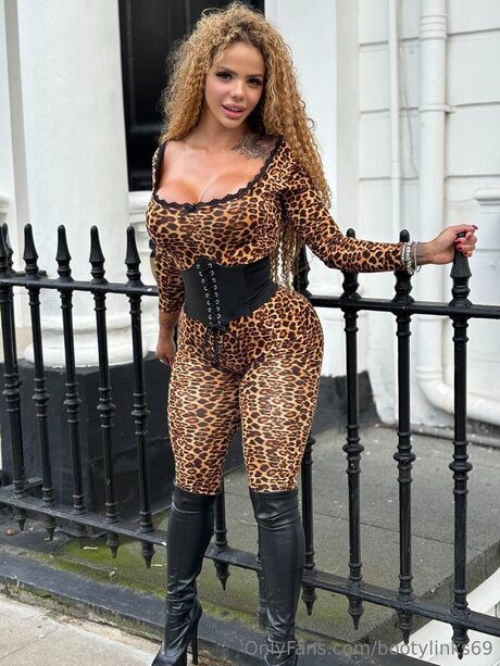 Bootylinks69 desnudos de modelos imágenes