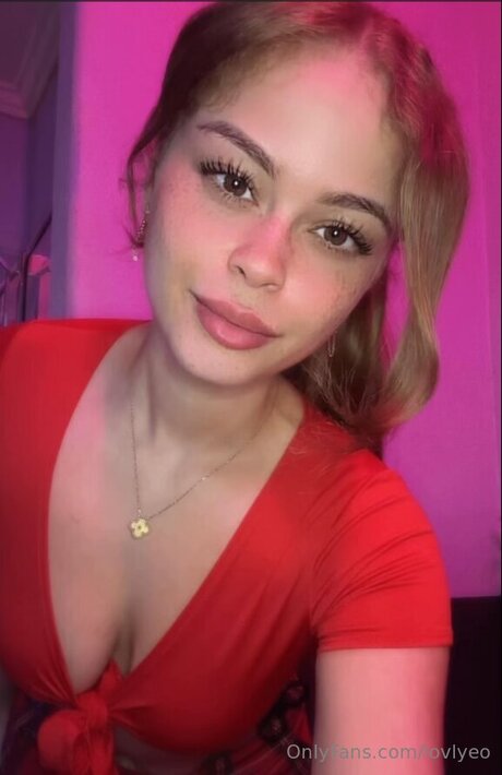 Lovlyeo pornstar pretty pic
