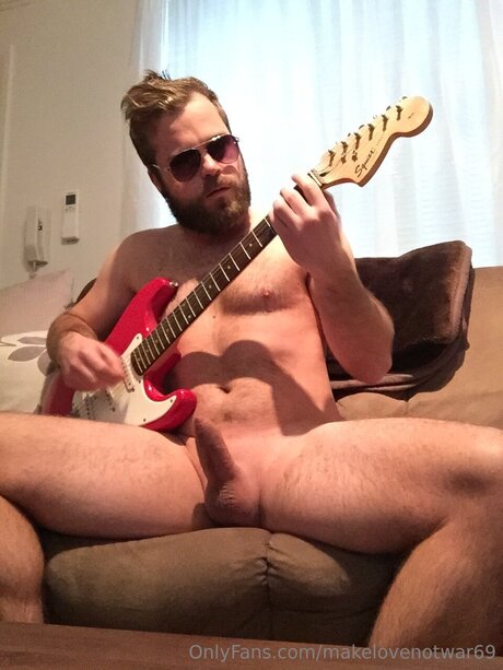 Makelovenotwar69 sex star photo