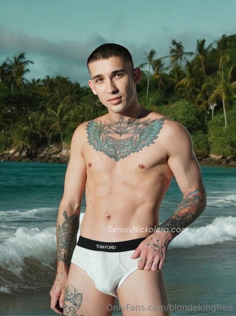 Blondekingfree étoile chaude des photos