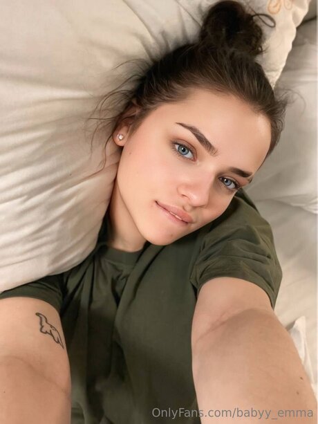 Babyy Emma estrella porno bonita foto