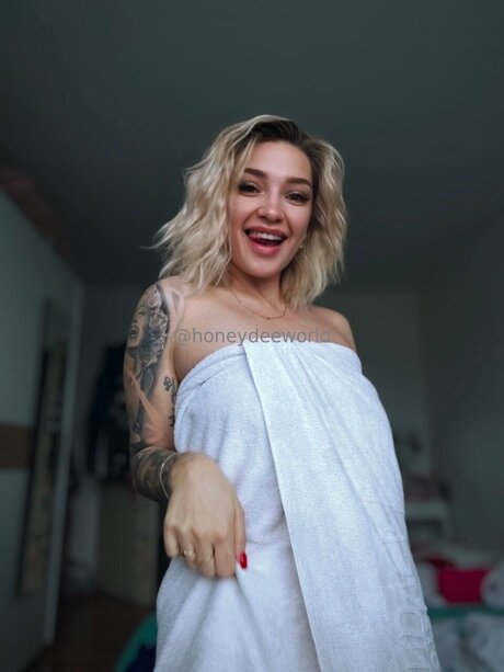 Honeydeeworld star nudes img