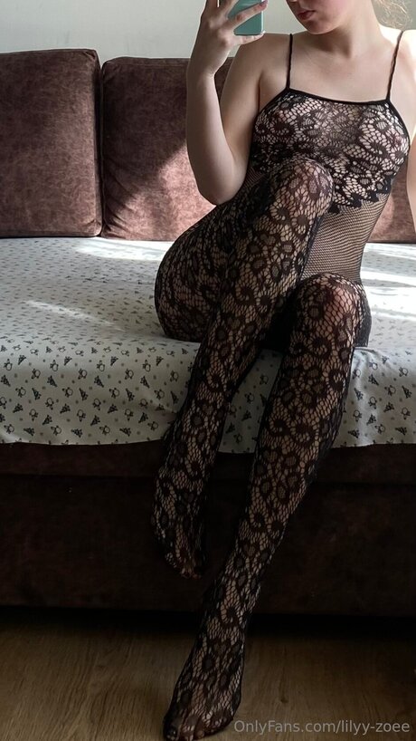 Lilyy Zoee pretty model archive