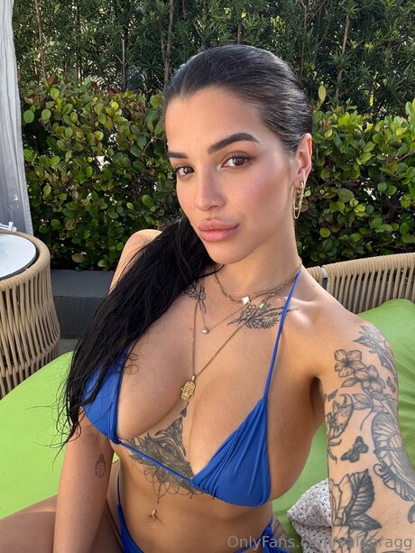 Lesbianas con strap-on onlyfans adulto erótico imagen