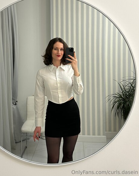 Curls Dasein actrice exclusive img