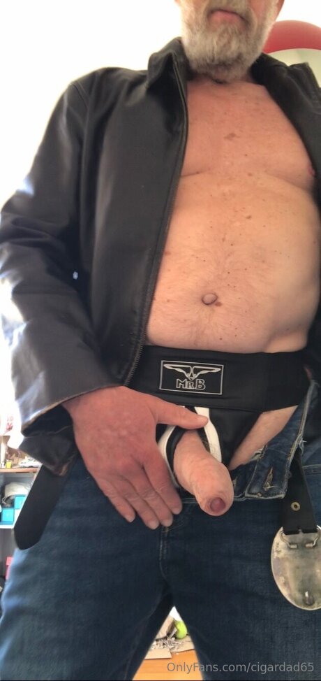 Cigardad65 sexo modelo foto