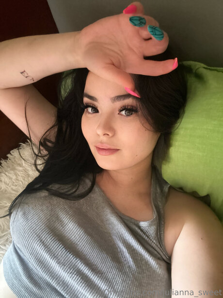 Julianna Sweet hermosa estrella porno galerías