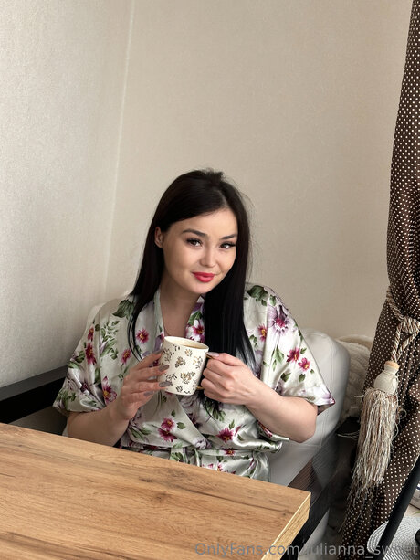 Julianna Sweet star du porno en haute qualité archive