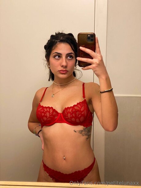 Petitelunaxx star top pics