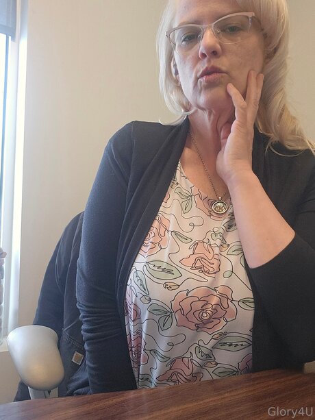 Glory4u actrice sexy des photos