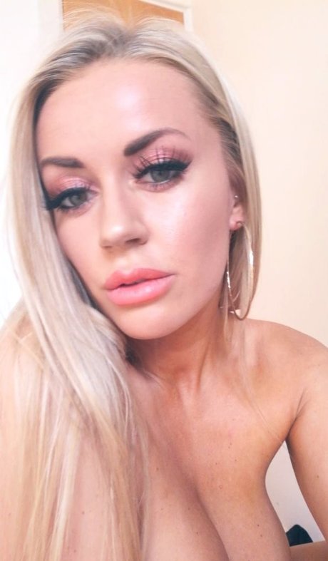 Honey Hera mejor actriz galerías