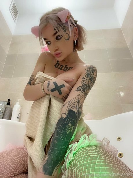 Alice X pornstar high quality pic