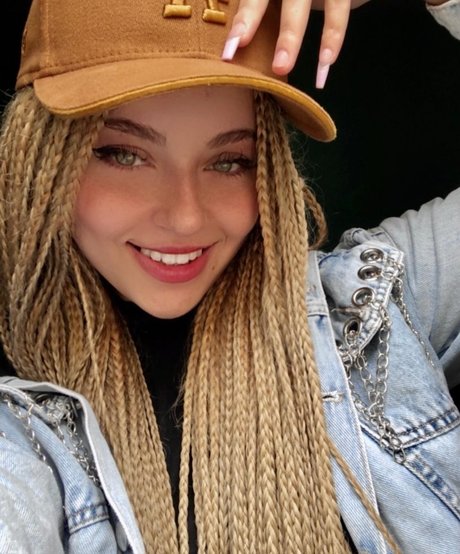 Lourdesazu actrice parfaite photos