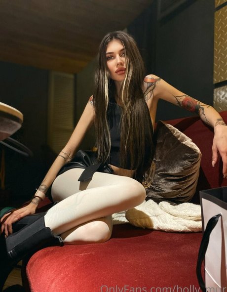 Holly Mur modèle parfait galerie