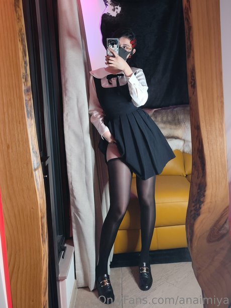 Anaimiya estrella desnuda galería