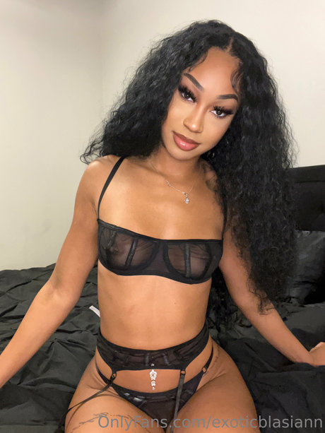 Exoticblasiann_ model pics