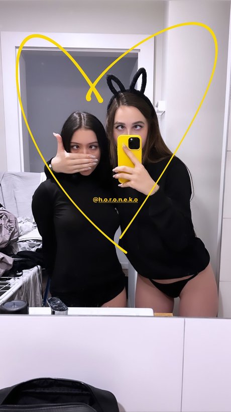 Nyakich modelo erótico imágenes