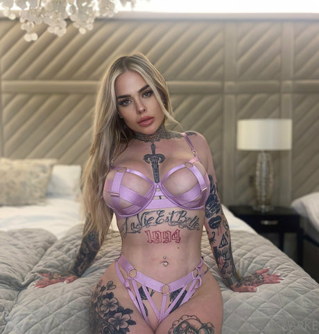 Gia Clarke modèle des photos