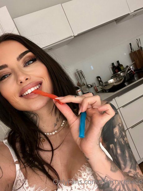 Cherry Rebelle desnudos estrella porno imágenes