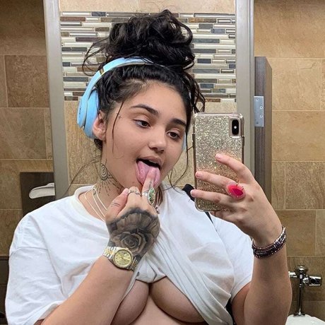 Mulan Vuitton pornstar perfect images