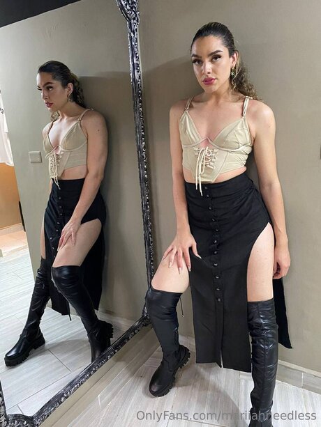Mariiahneedless art pornstar img