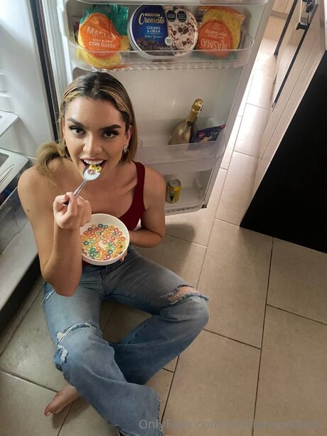 Mariiahneedless pornstar hot photos