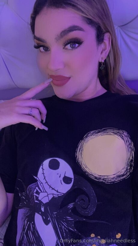 Mariiahneedless model art gallery