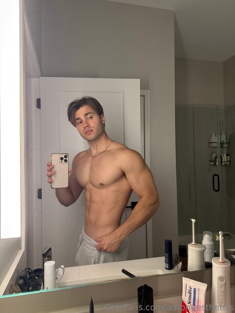 Aaronaesthetics pornographic model images