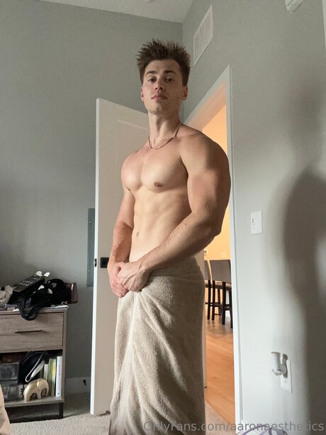 Aaronaesthetics star sexy pictures