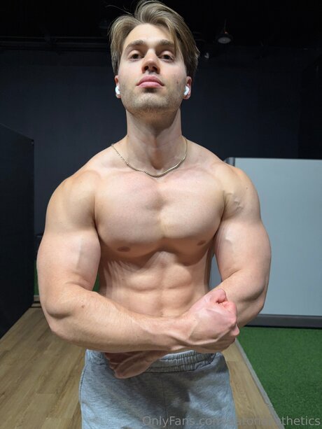 Aaronaesthetics star sexy pictures