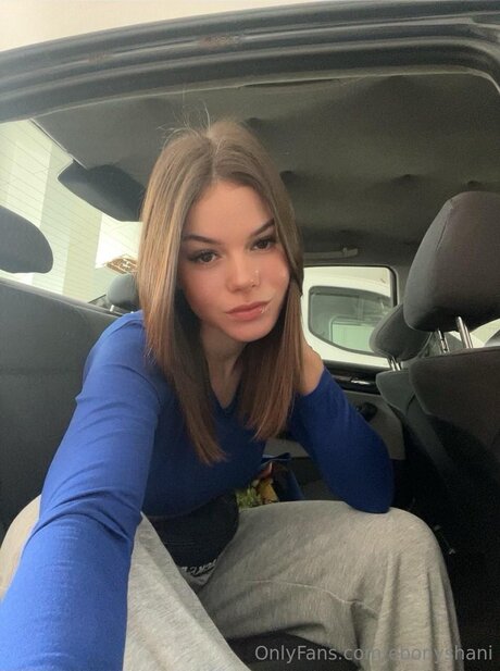 Ebonyshani étoile nue archive