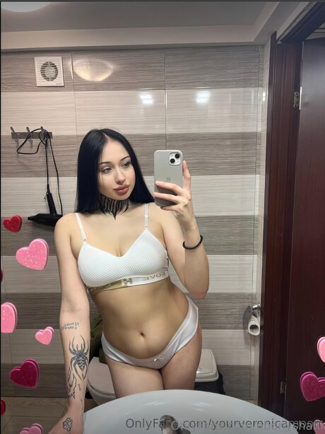 Ebonyshani actrice érotique des photos