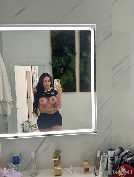 Nylajade pornographic model pic