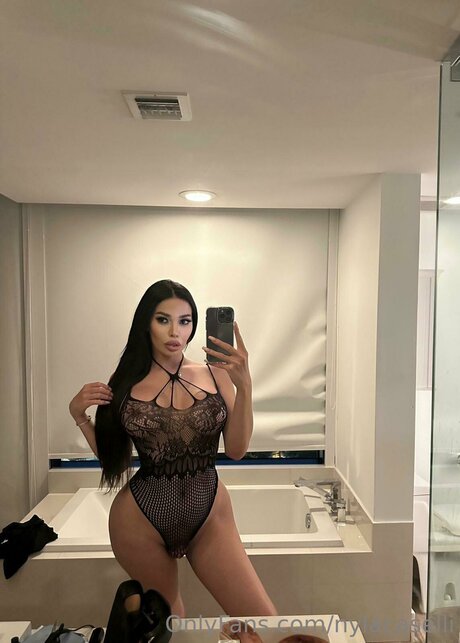 Nylajade star picture