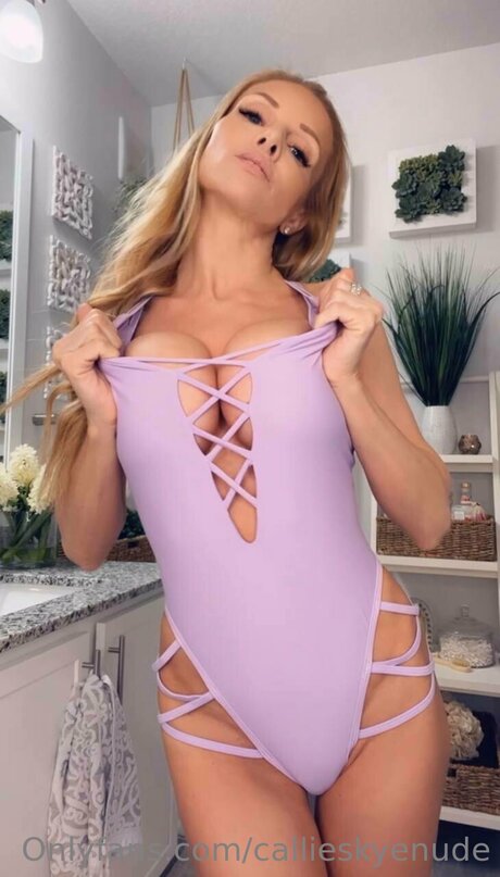 Callieskyenude modèle adulte img