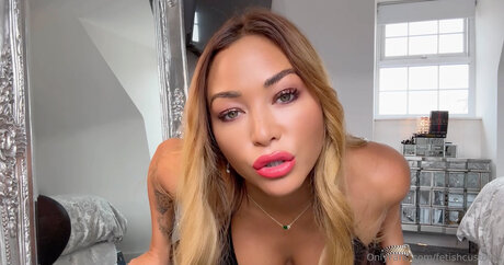 Fetishcustoms hermosa actriz galería