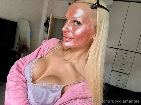 Rubydiamantee pornstar naked pic