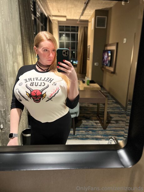 Zenizounds estrella porno atractiva foto