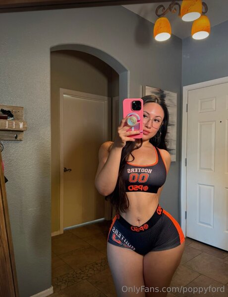 Poppyford actrice chaude archive