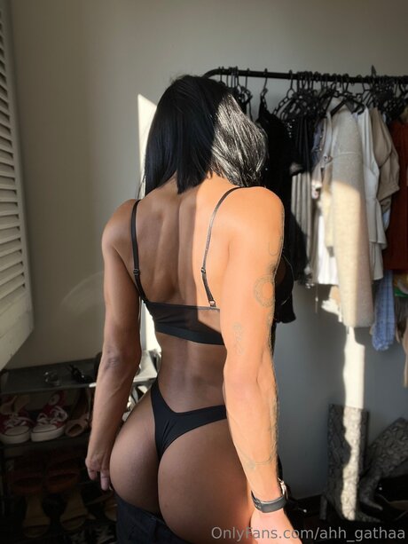 Ahh Gathaa estrella porno perfecta foto