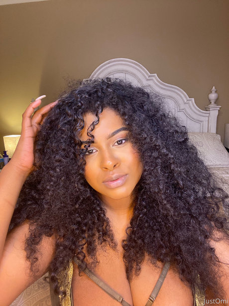 _Omi Stark actrice sexy images